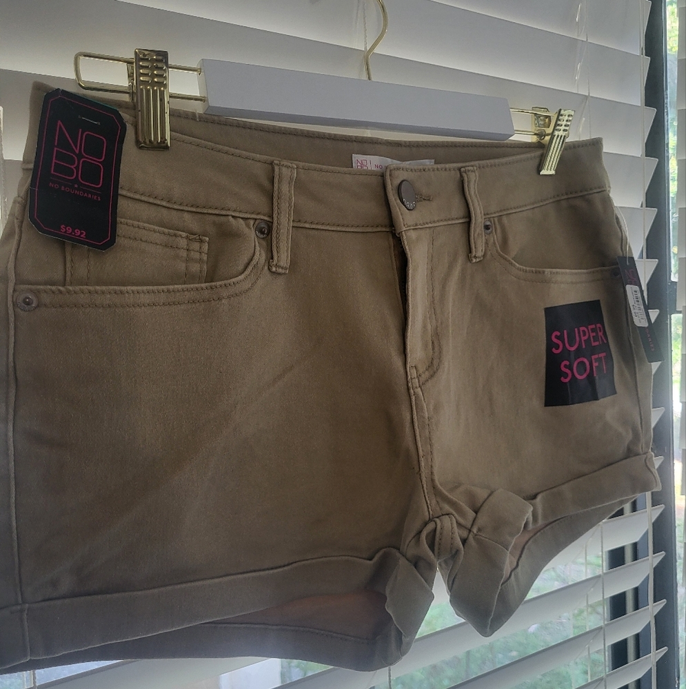 NWT No Boundaries Tan Jean Shorts Fitted Style